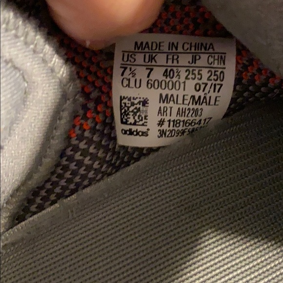 Yeezy 350 - Picture 7 of 9